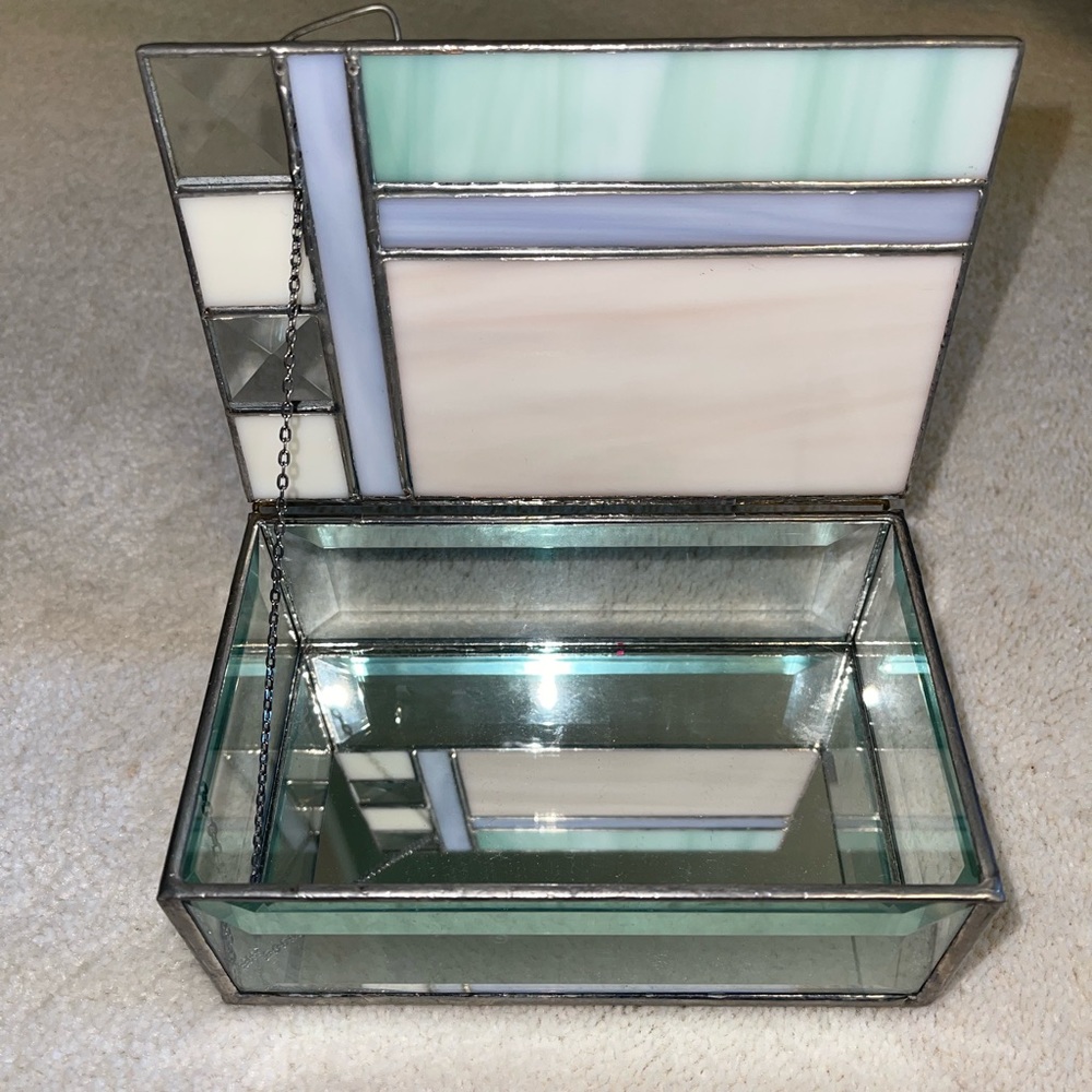 Beautiful vintage jewelry box